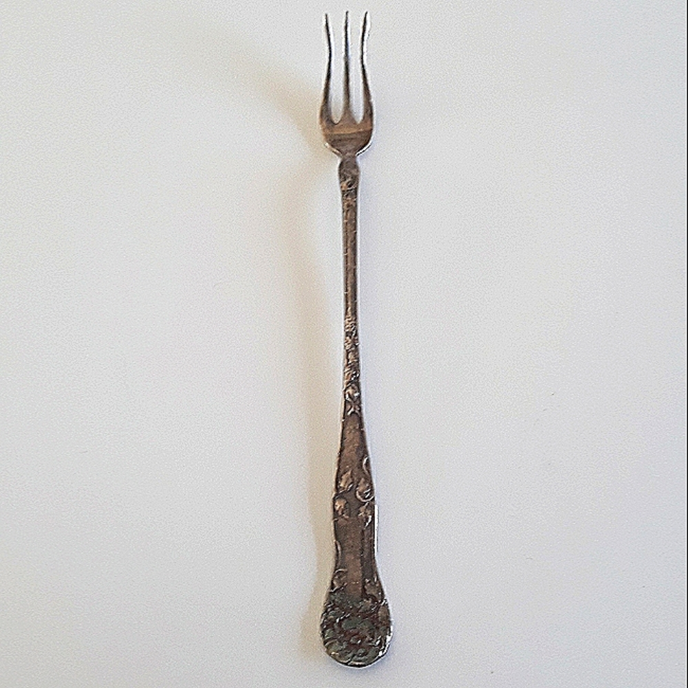 1877 Niagara Falls Silver Co. 3-Tine Fork 7.25"
